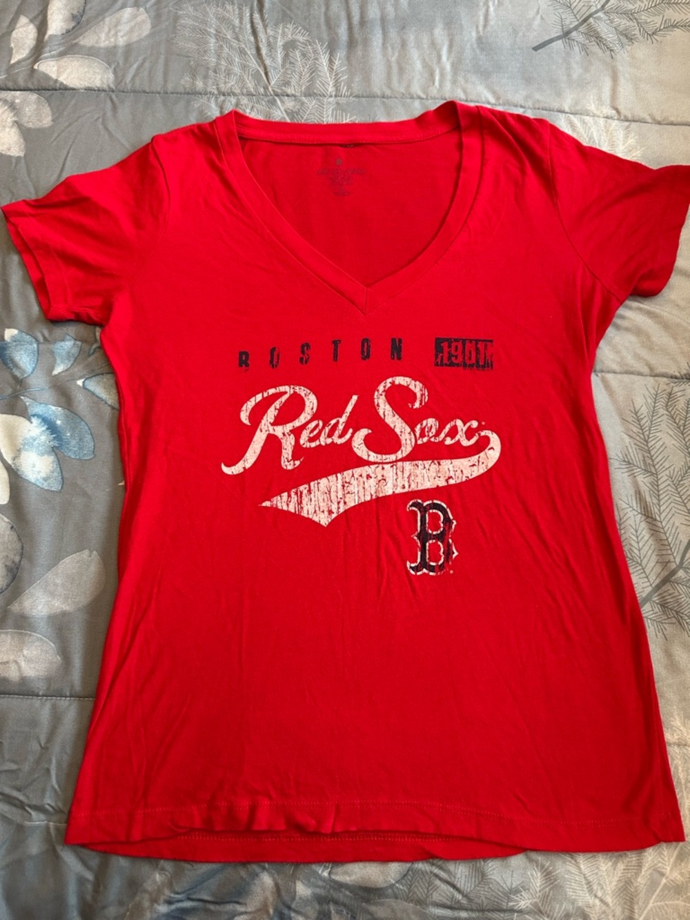 EUC Boston Red Sox Women's Red V-Neck Tee Sz L